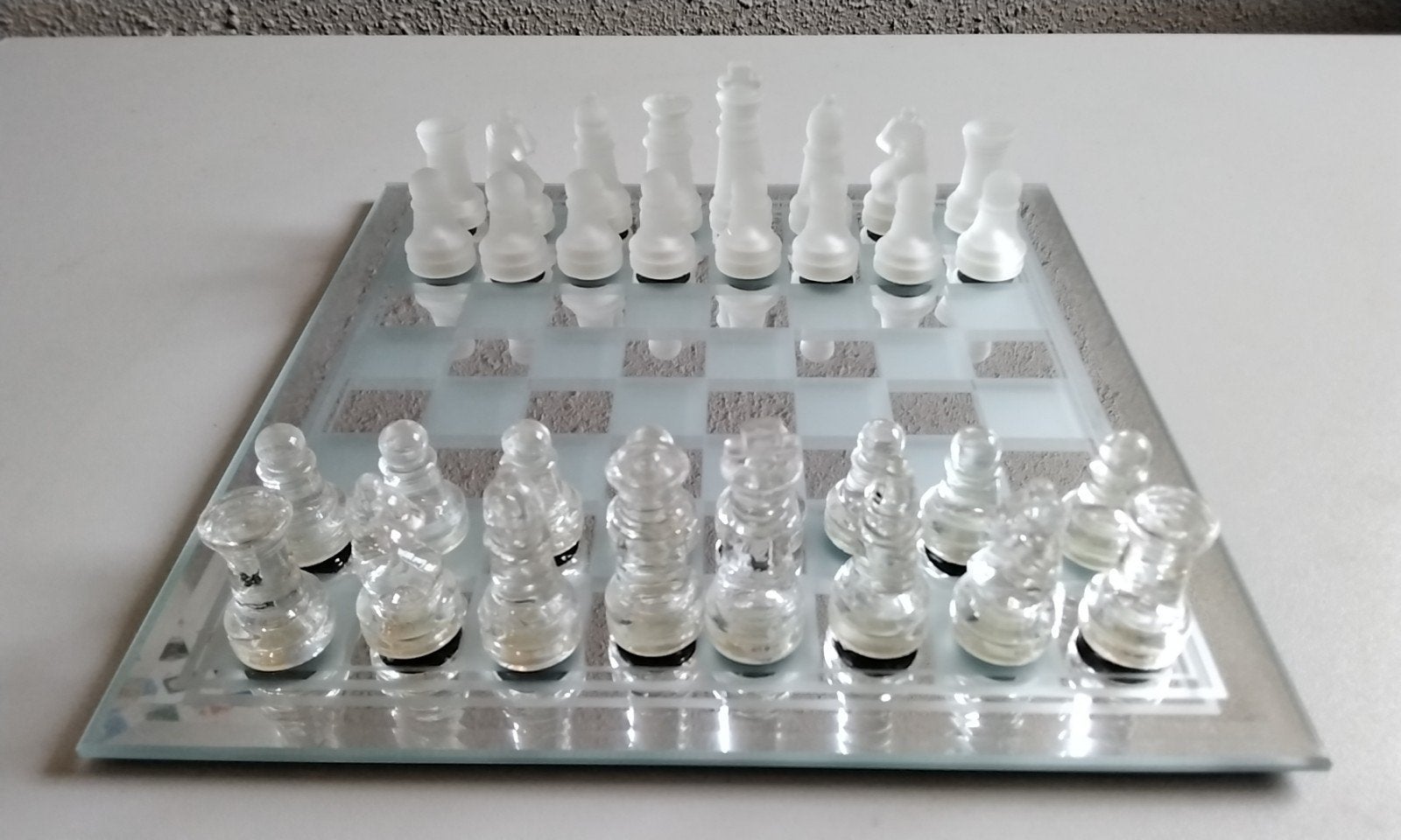 schaakspel van glas met matte en heldere stukken, Ophalen of Verzenden, Minder dan 500 stukjes, Zo goed als nieuw, Schaken