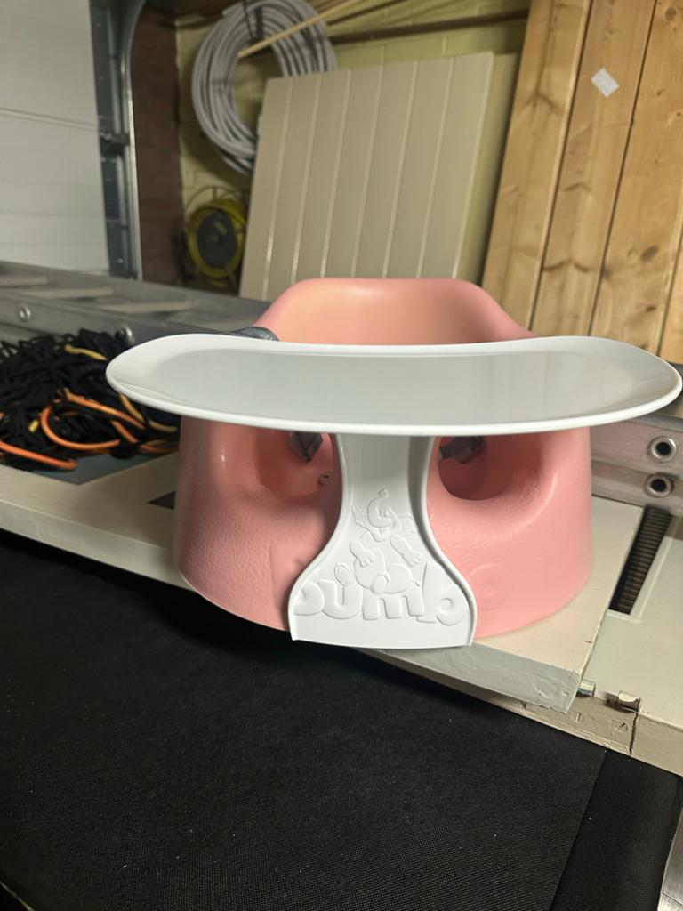 Bumbo babystoel roze met afneembaar eetblad, Kinderen en Baby's, Kinderstoelen, Ophalen, Gebruikt, Overige typen, Afneembaar eetblad