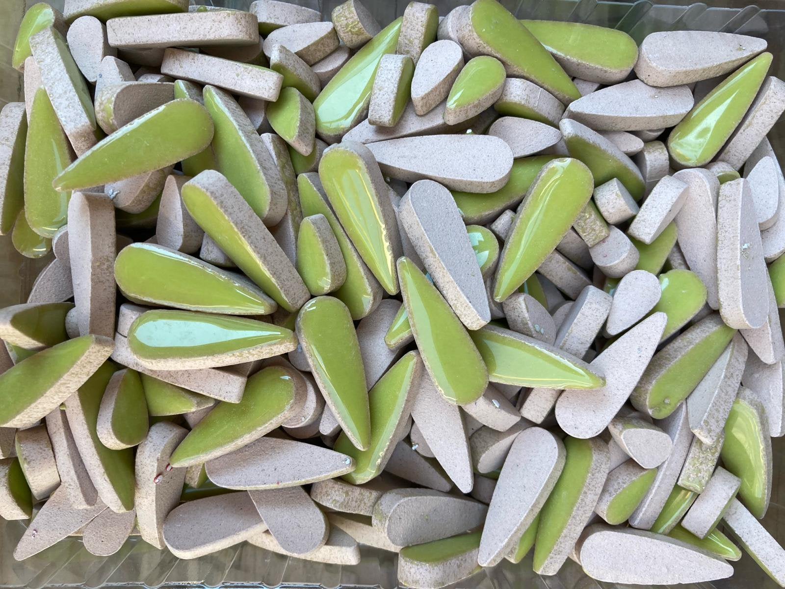 Mozaiek keramiek druppels per 50 gram div kleuren, Ophalen of Verzenden, Nieuw