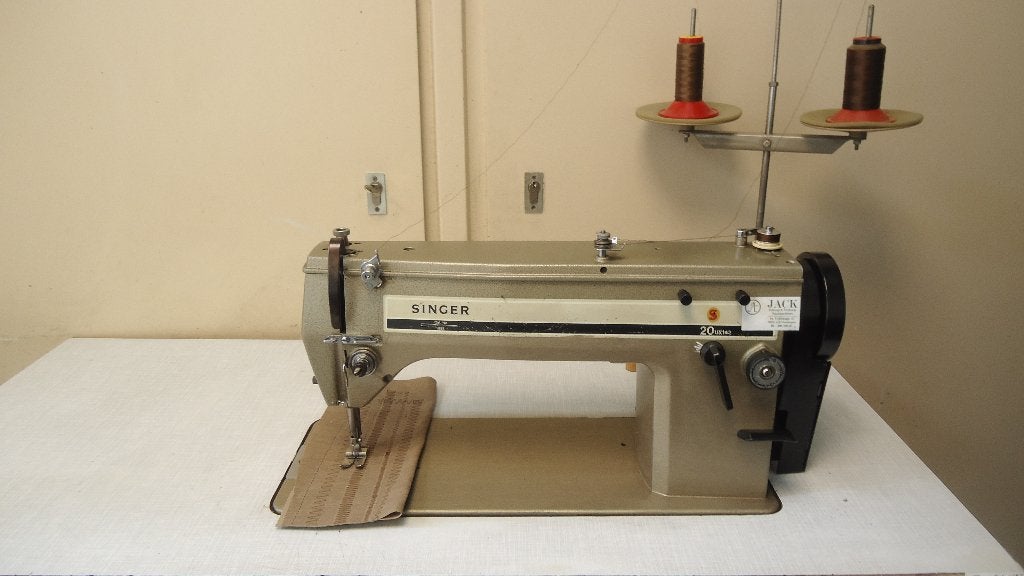 Industrie Naaimachine Singer Zig -zag Rechtstikker (20 UX143, Hobby en Vrije tijd, Naaimachines en Toebehoren, Gebruikt, Singer