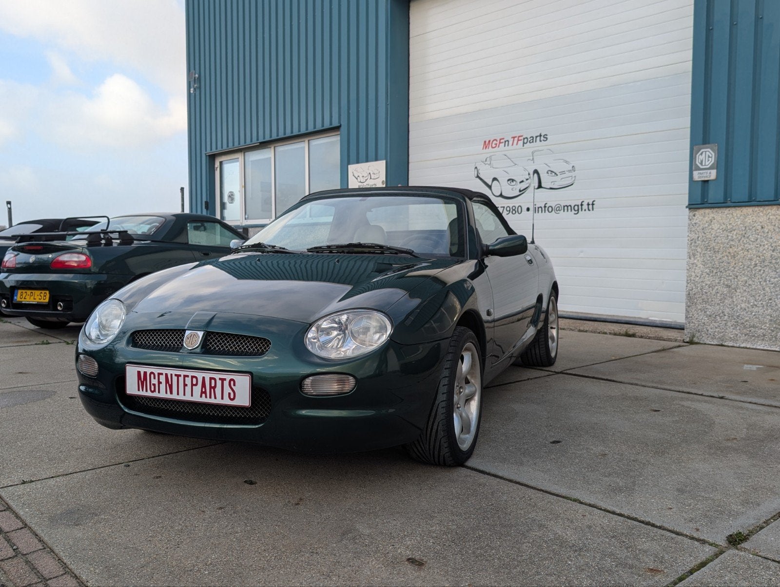 mooie MGF 2001 voor nog mooiere prijs!, Auto's, Euro 2, Achterwielaandrijving, Beige, Cabriolet