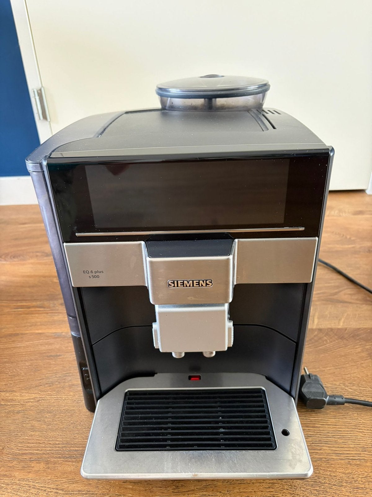 Siemens EQ.6 plus s500 volautomatische koffiemachine, Witgoed en Apparatuur, Koffiezetapparaten, Ophalen, Afneembaar waterreservoir
