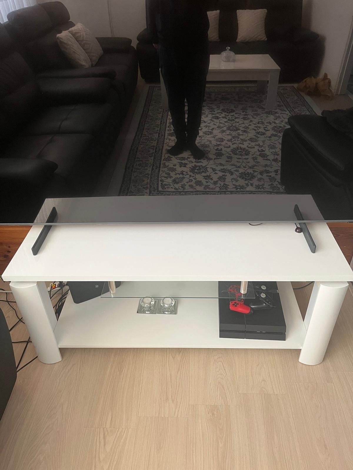 Moderne witte tv-meubel met glazen plank, Huis en Inrichting, Ophalen, Gebruikt, 100 tot 150 cm, Minder dan 100 cm