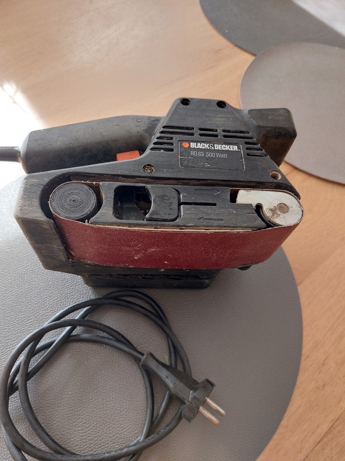 Black & Decker Bandschuurmachine BD83 500W, Ophalen