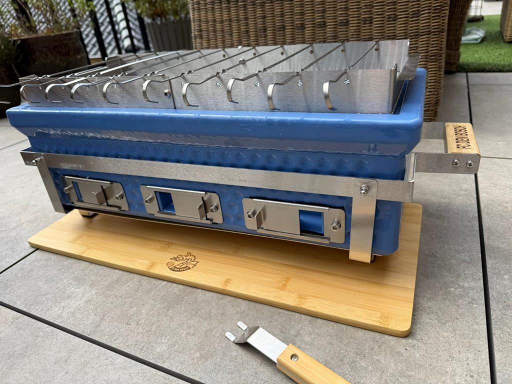 NIEUW IN DOOS FC den Bosch Patton houtskool bbq tafel grill, Tuin en Terras, Ophalen, Nieuw, Patton, Met accessoires