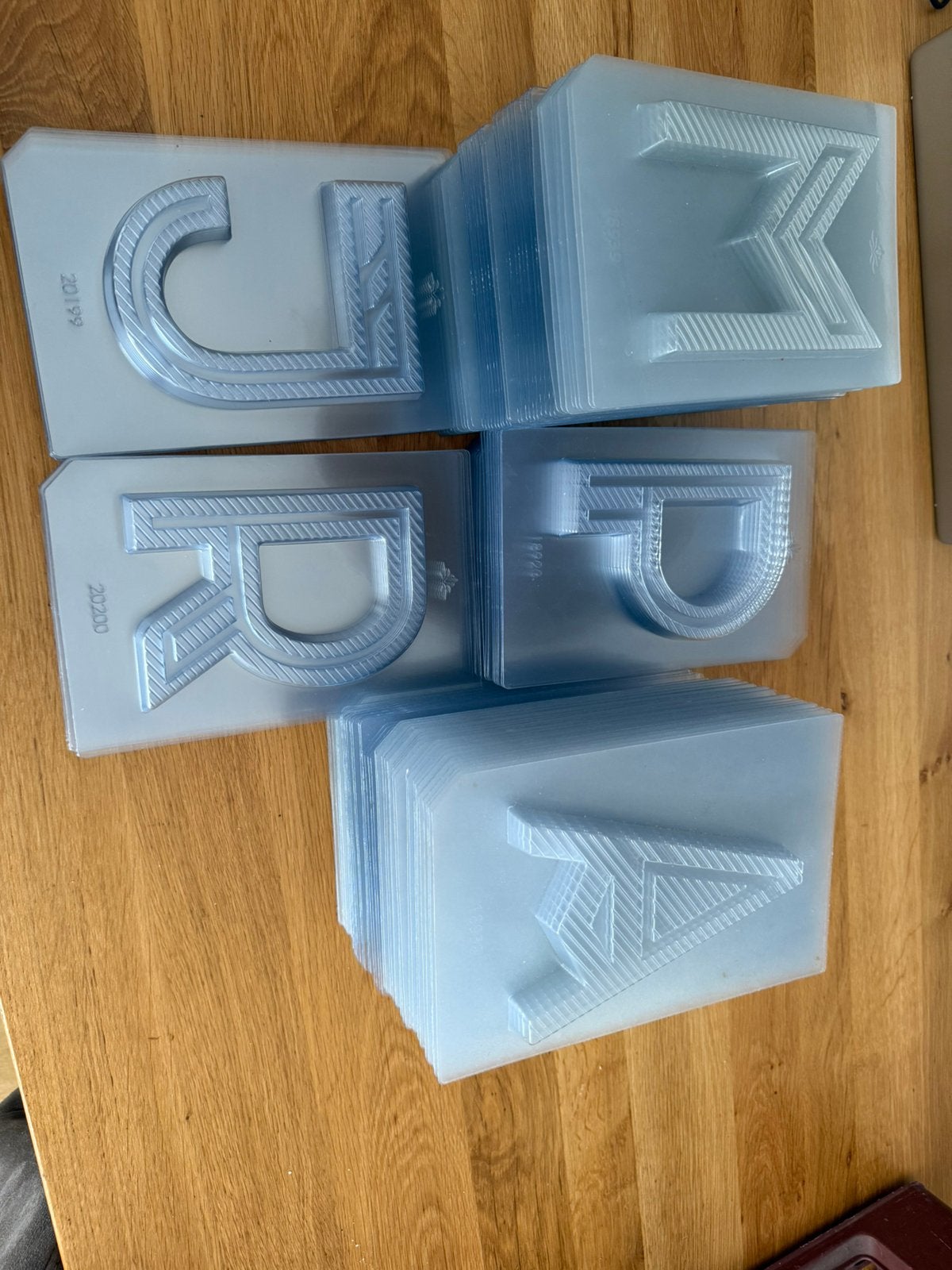 Valhrona chocolade letter vormen, Ophalen of Verzenden, Zo goed als nieuw, Taarten of Cupcakes, Bakvorm