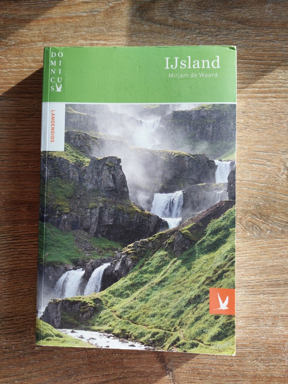 Dominicus Reisgids IJsland - Zo goed als nieuw, Boeken, Reisgidsen, Overige merken, Mirjam de Waard, Europa, Ophalen of Verzenden