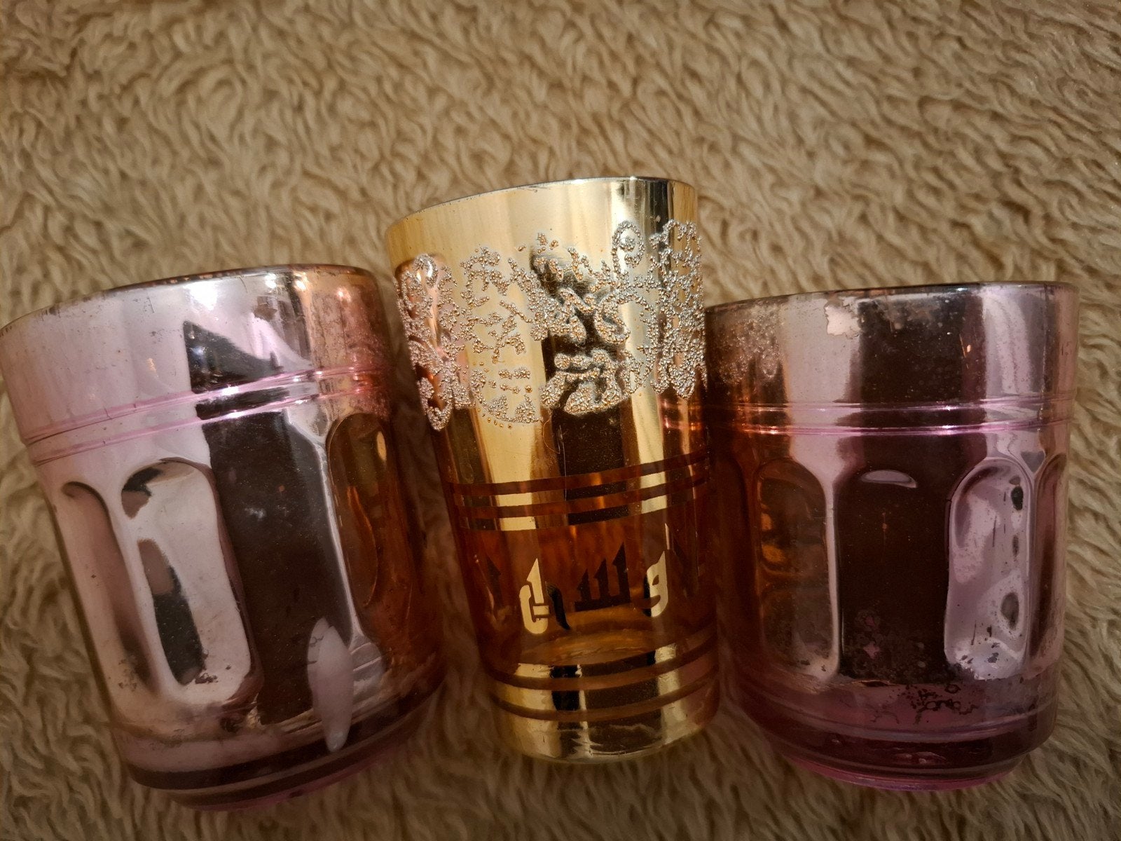 3 roze theelicht houders, 1 met goud. Beschadigingen, Huis en Inrichting, Ophalen, Gebruikt, Waxinelichthouder, Glas