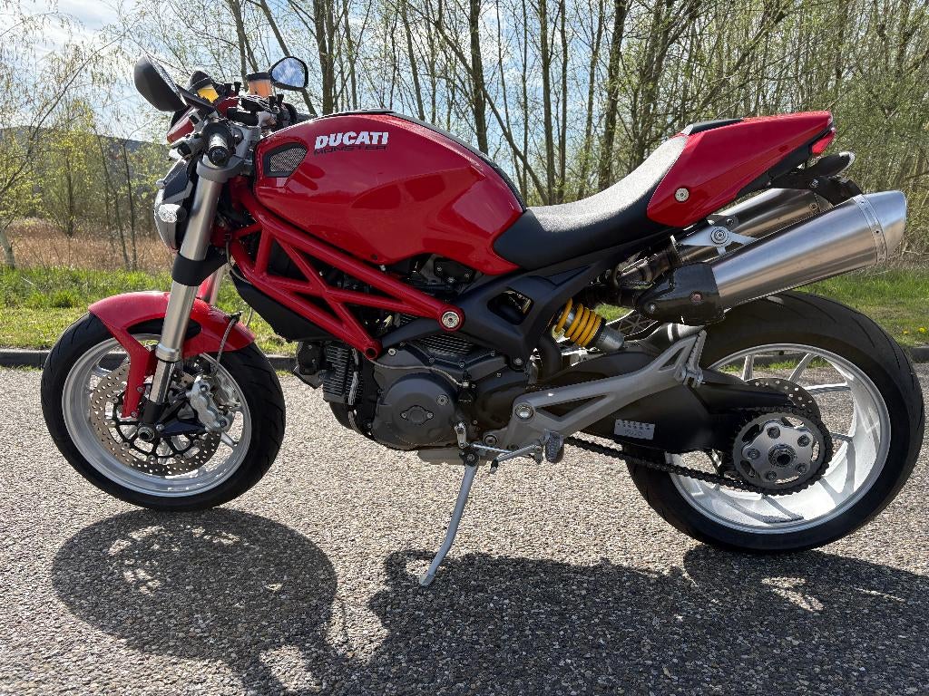 Ducati Monster 1100, 2010, 25.800KM, Motoren, Motoren | Ducati, 2 cilinders, Sportuitlaat, Motorrijbewijs A, Gebruikt
