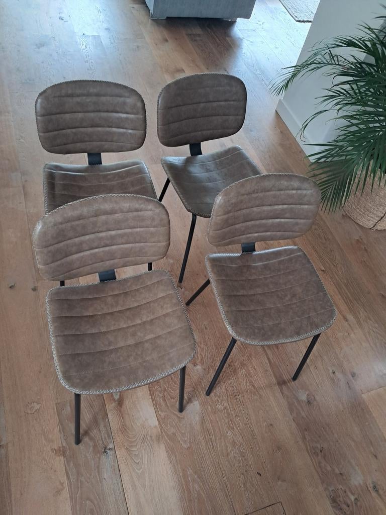 Set van 4 industriële eetkamerstoelen, taupe kunstleer, Huis en Inrichting, Ophalen, Overige kleuren, Zo goed als nieuw, Vier