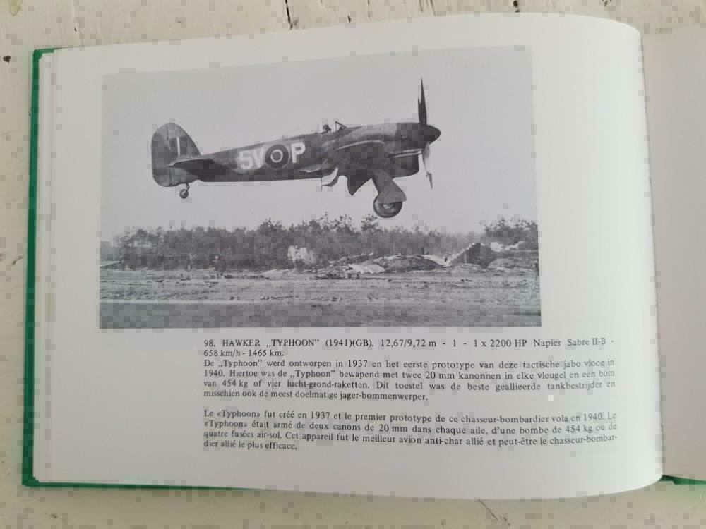 TWEEHONDERD VLIEGTUIGEN IN BEELD ISBN 9028800492, Ophalen of Verzenden, Zo goed als nieuw, Vliegtuig