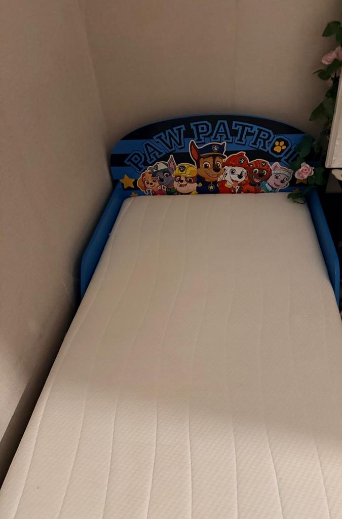 Paw Patrol Kinderbed met Lattenbodem en Matras, Ophalen, Zo goed als nieuw, Lattenbodem, Minder dan 140 cm
