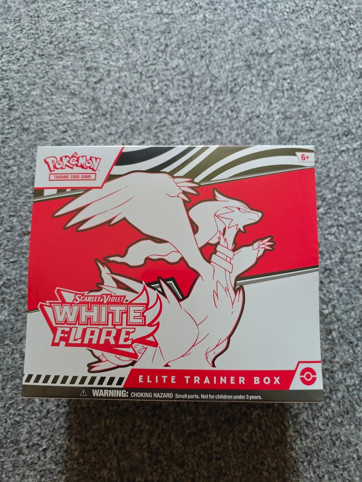 Pokémon white flare ETB, Ophalen of Verzenden, Nieuw, Overige typen