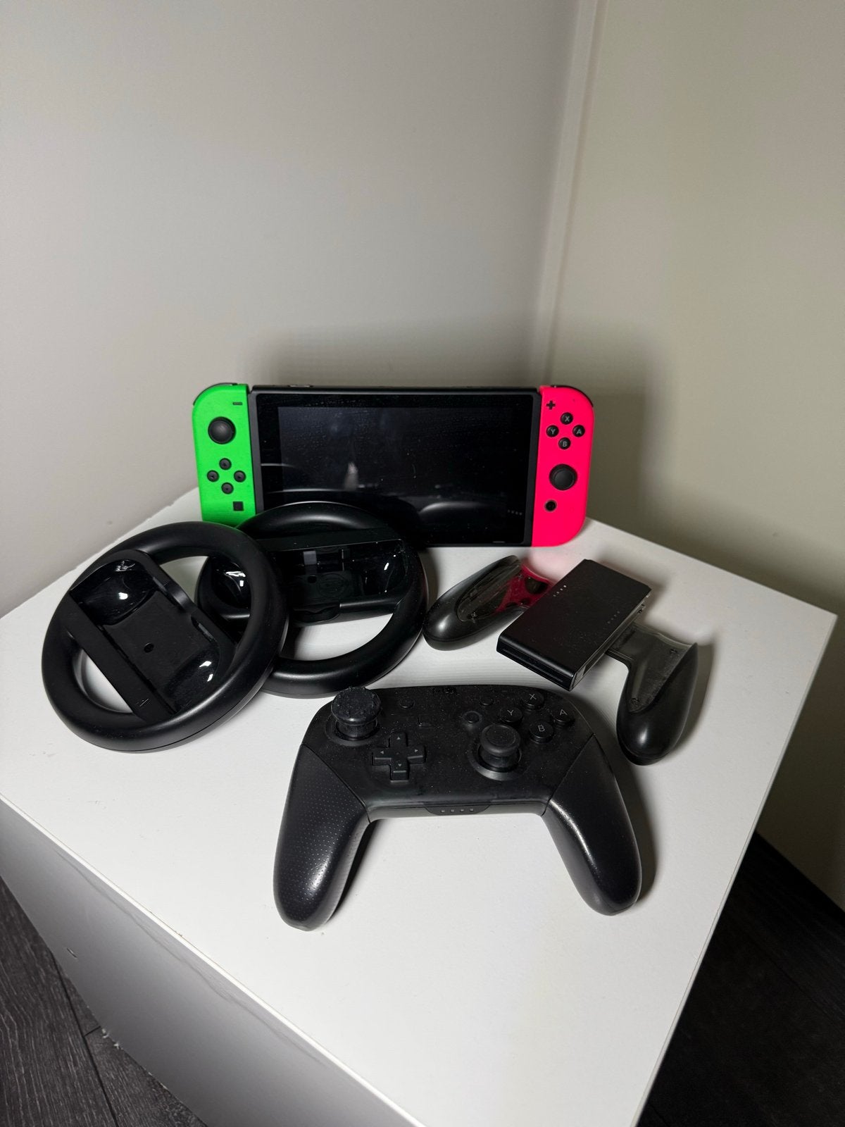 Nintendo Switch met extra controllers, games en accessoires, Ophalen of Verzenden, Switch Original, Met 3 controllers of meer
