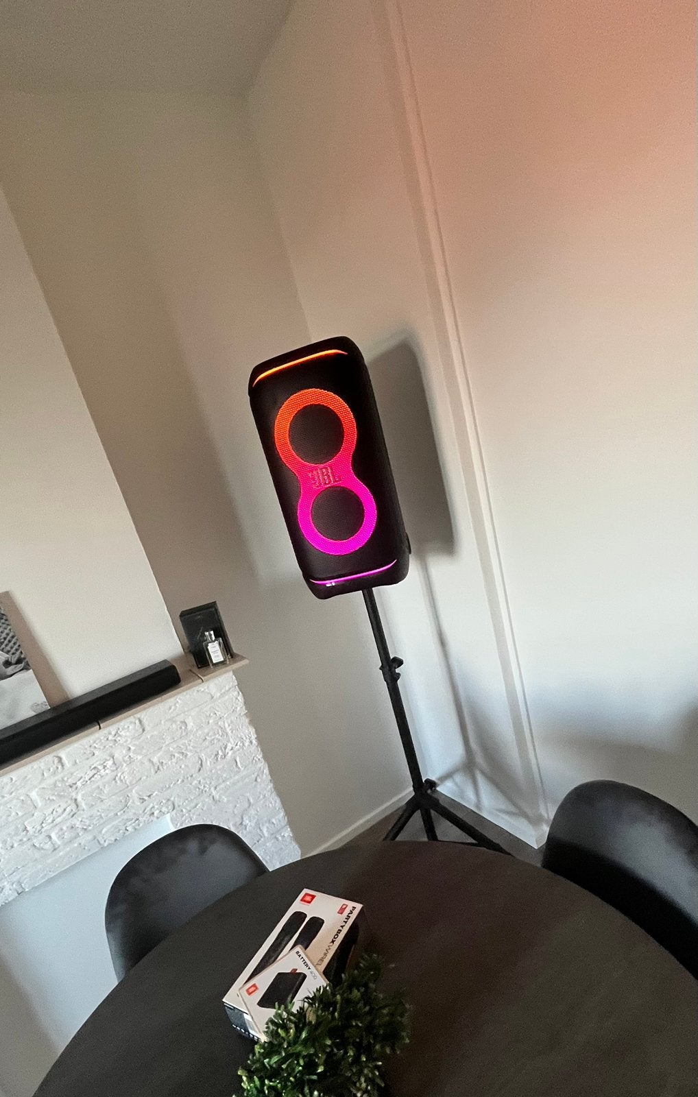 JBL PartyBox 320 + 2 Microfoons + 1 Extra Accu, JBL, Ophalen of Verzenden, Zo goed als nieuw, 120 watt of meer