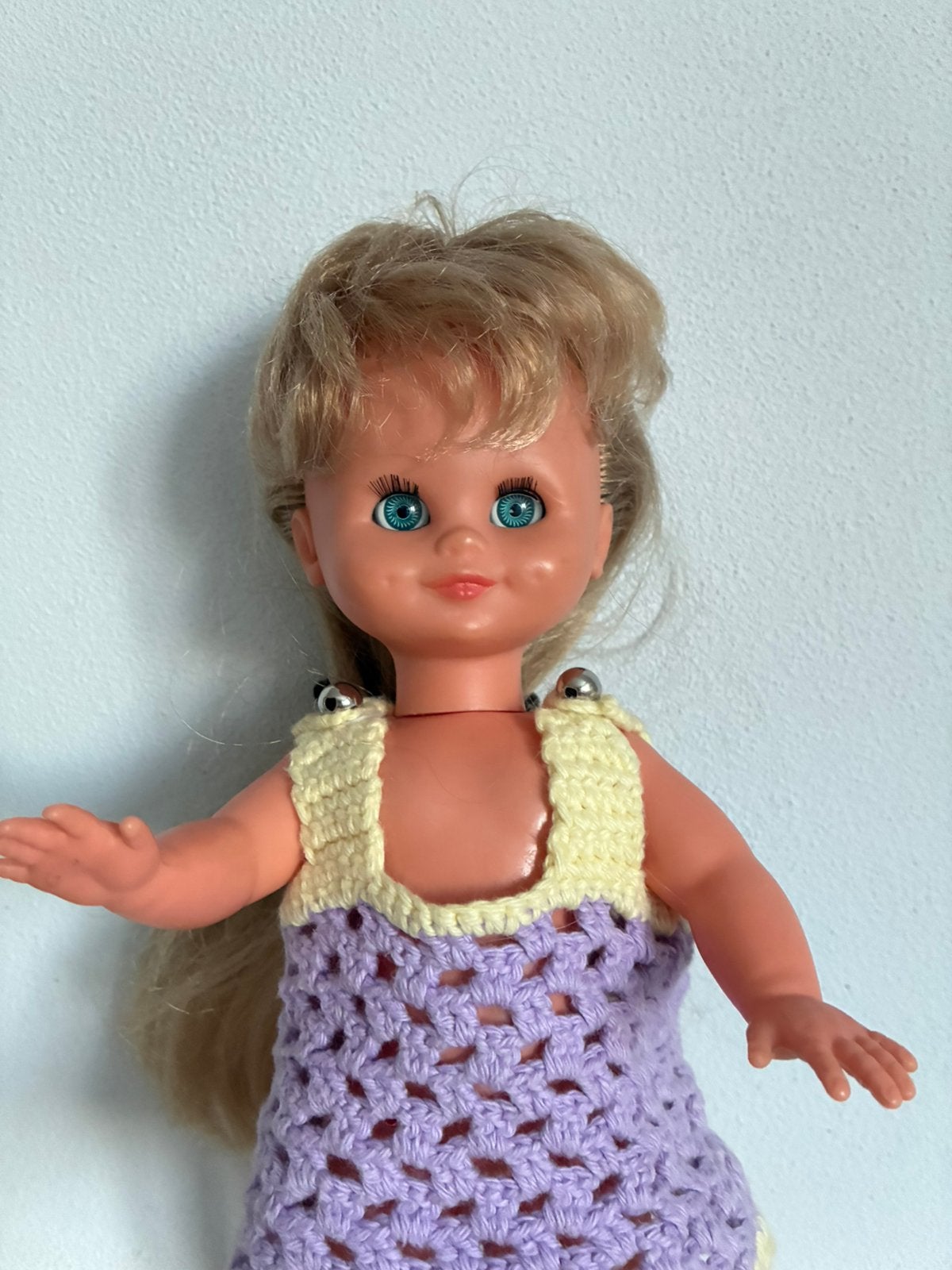 Vintage pop “Bella” jaren 80, Verzamelen, Poppen, Ophalen of Verzenden, Zo goed als nieuw, Pop