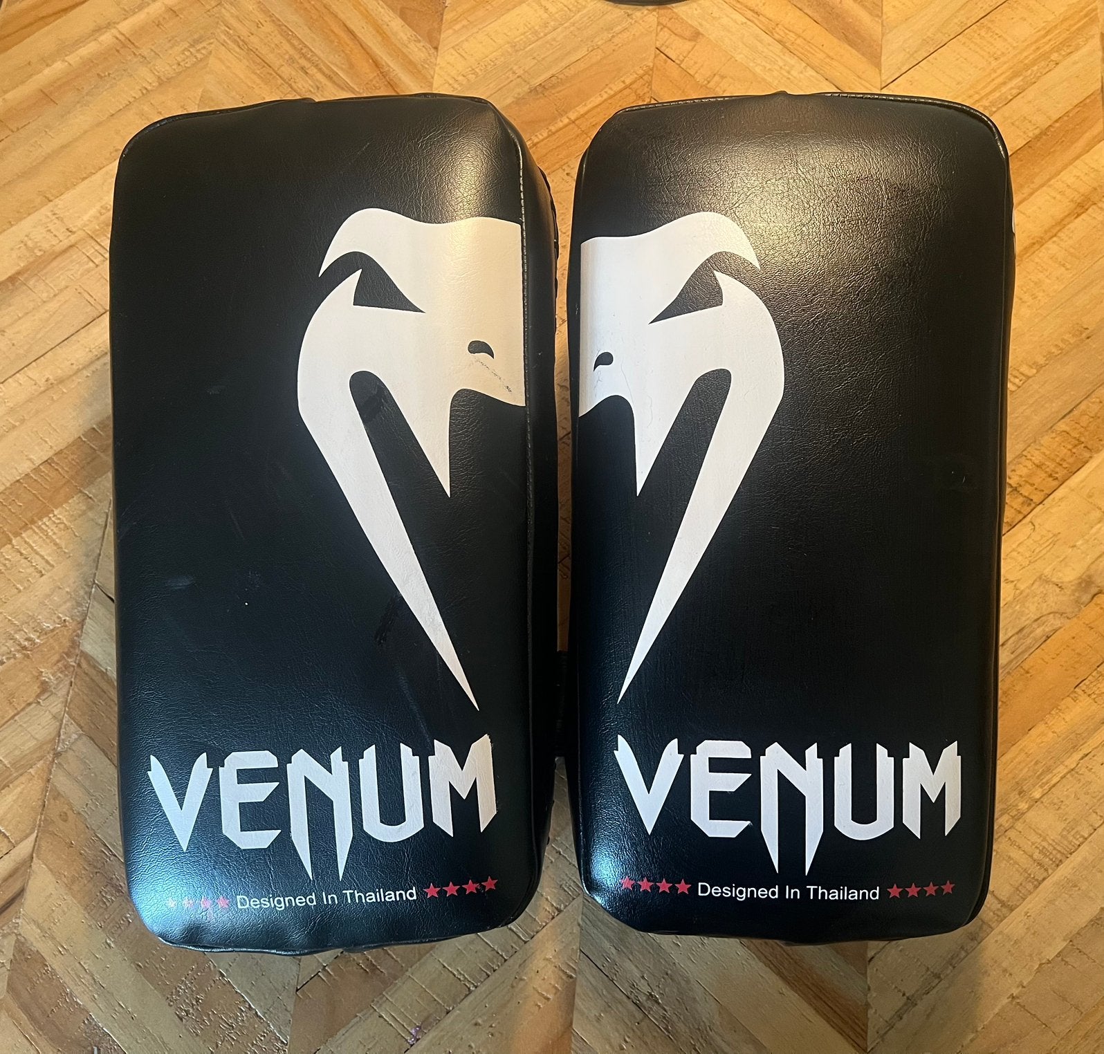 Venum Thaipads/Kickpads - Zo goed als nieuw, Ophalen of Verzenden, Zo goed als nieuw, Bokshandschoenen