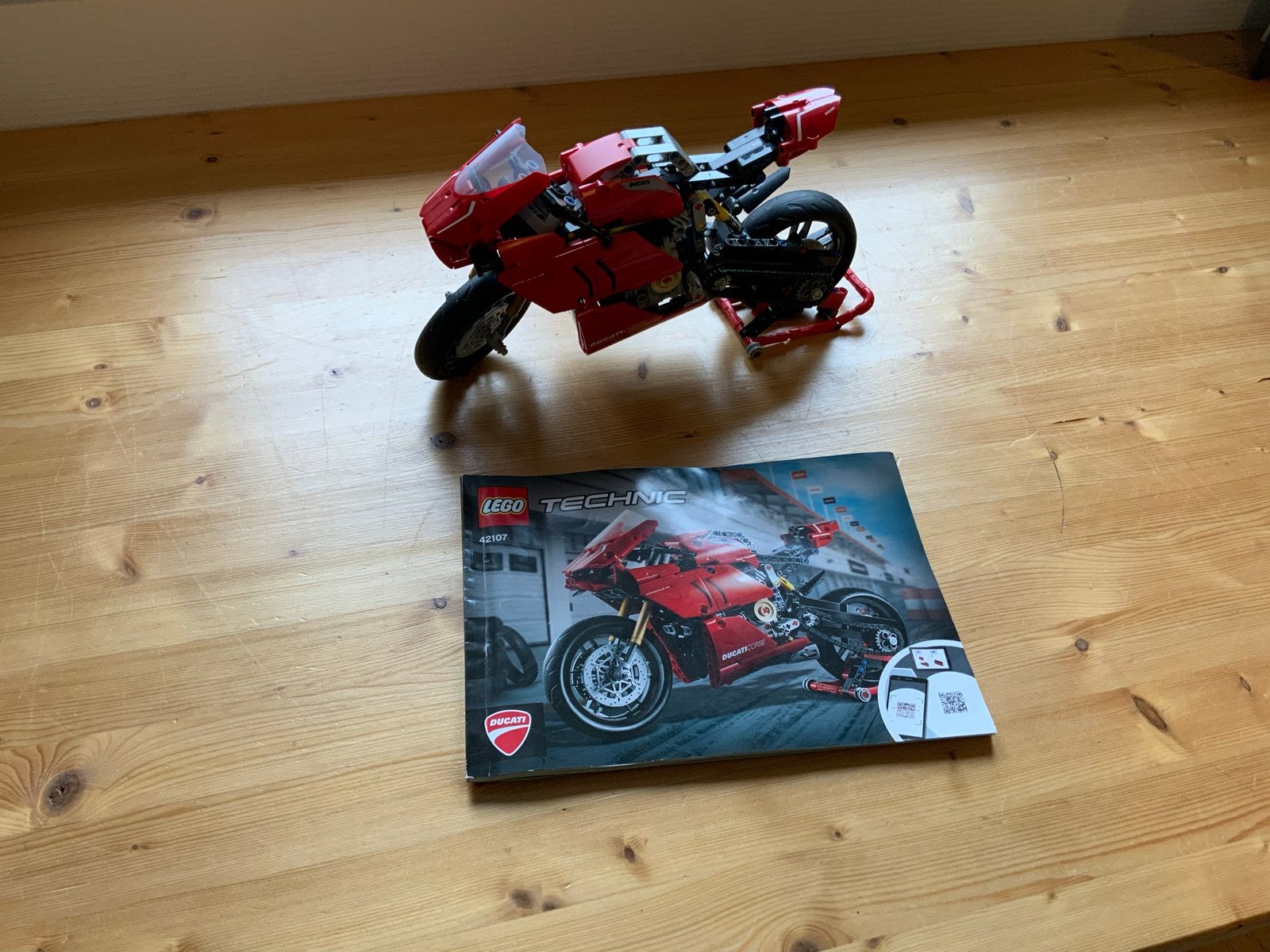 LEGO Technic Ducati Panigale V4 R (42107) - Zo goed als nieu, Lego, Ophalen of Verzenden, Zo goed als nieuw, Technic