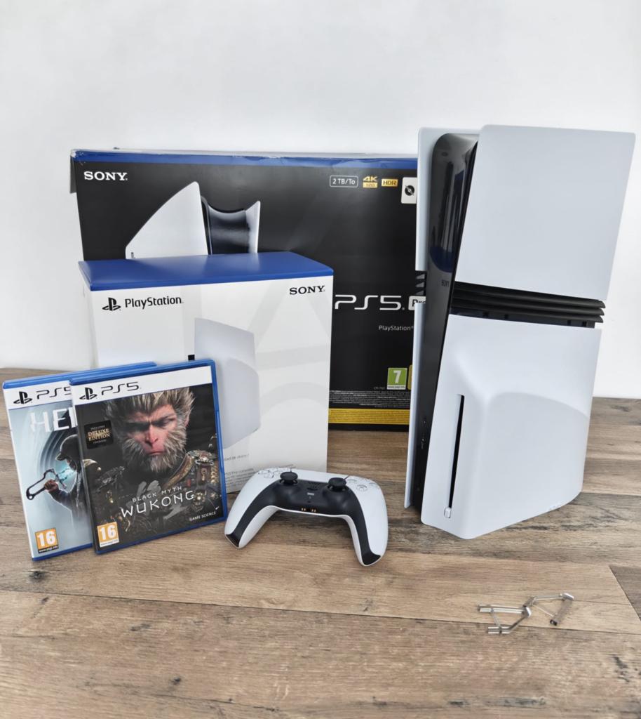 PS5 PRO 2 TB diskdrive met 2 games en controller, Ophalen, Zo goed als nieuw