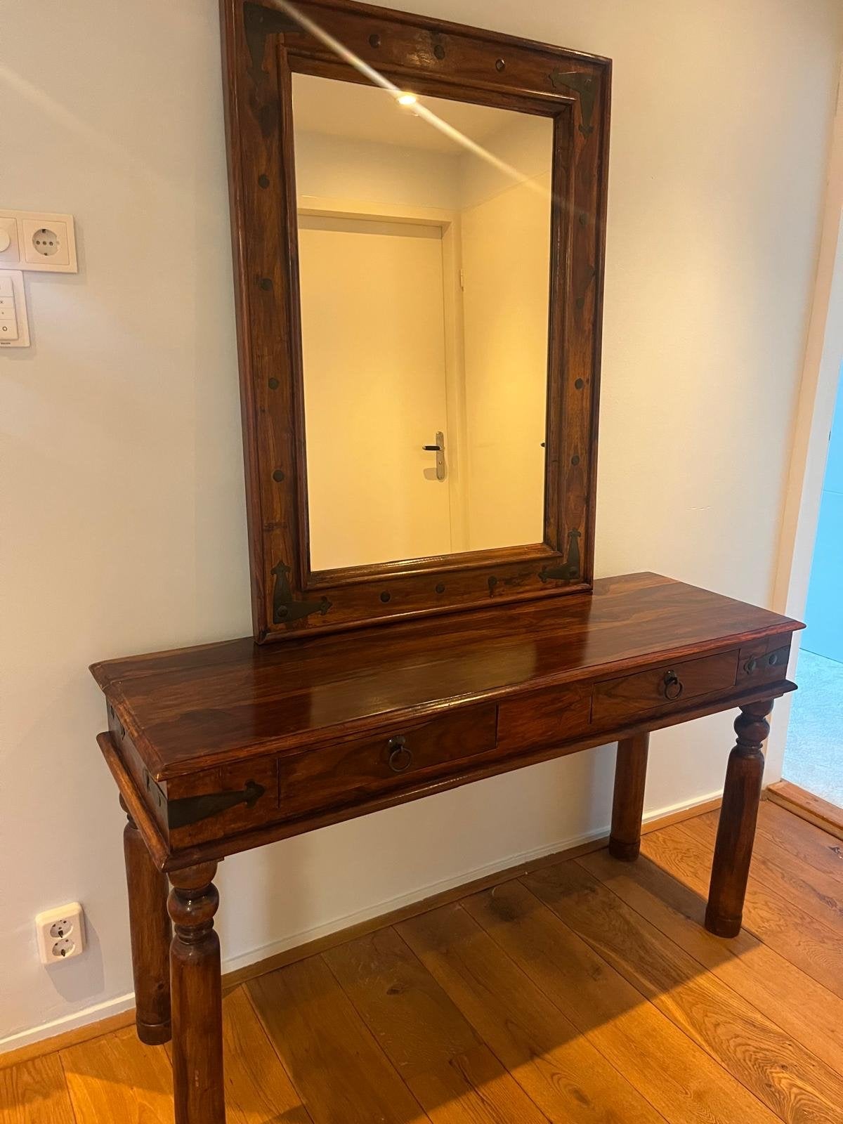 Wooden standing table with mirror  - Landelijke stijl, Ophalen, 100 tot 150 cm, Zo goed als nieuw, Minder dan 100 cm