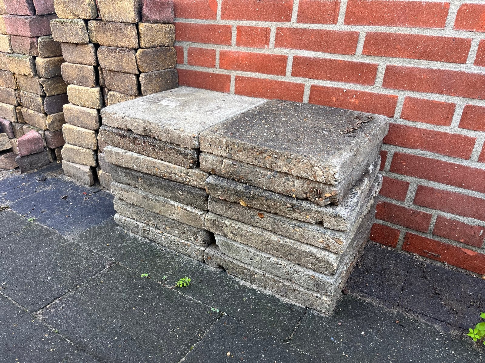 Gratis betontegels, Ophalen, Gebruikt, Minder dan 5 m², Beton