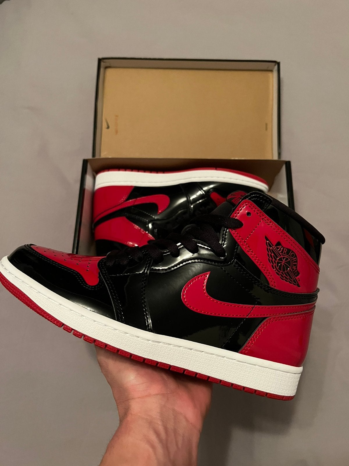 Nike Air Jordan 1 High Black/Varsity Red White Maat 42.5, Kleding | Heren, Schoenen, Zwart, Nieuw, Ophalen of Verzenden, Sneakers of Gympen