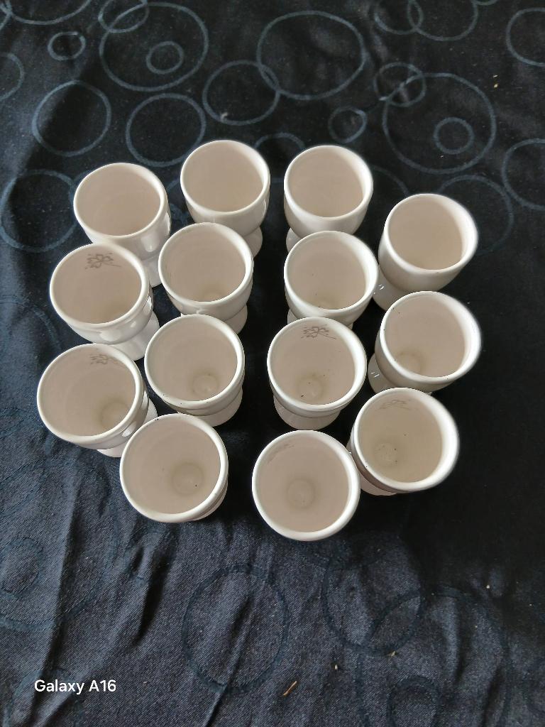 Riverdale servies pure wit met bloemetje, Huis en Inrichting, Ophalen, Overige typen, Zo goed als nieuw, Overige stijlen