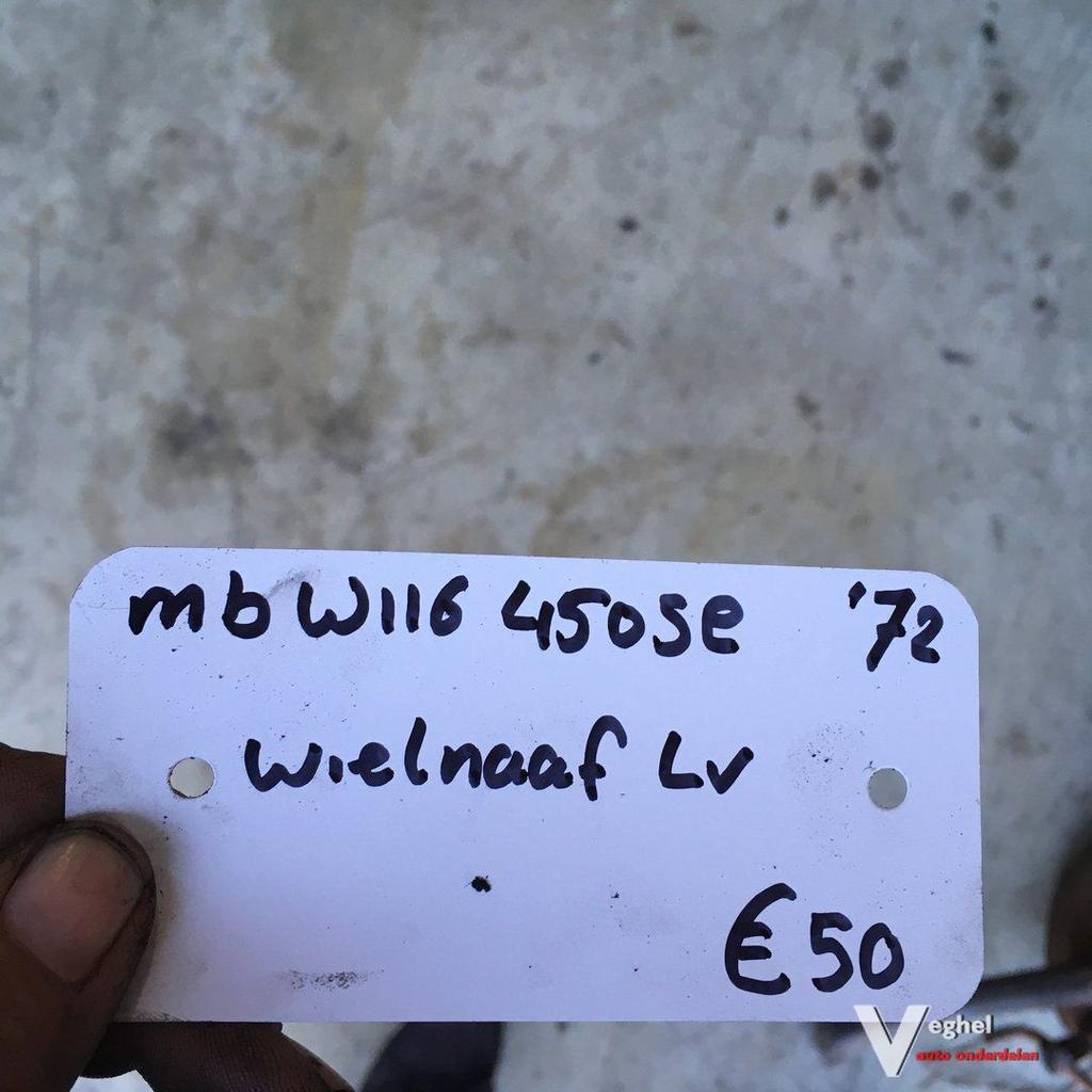 Mercedes w116 450se 1972  Wielnaaf Linksvoor