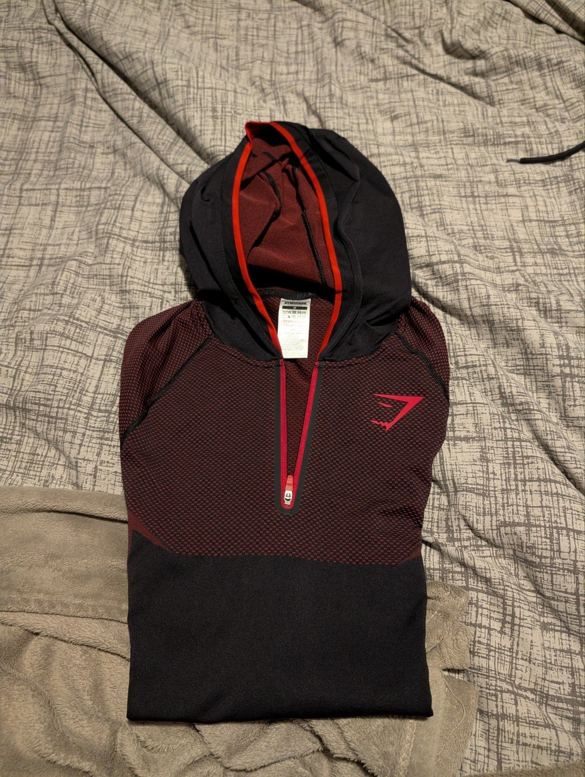 Gymshark Onyx V5 Hoodie - Zwart/Rood M, Ophalen, Fitness, Maat 48/50 (M), Zo goed als nieuw