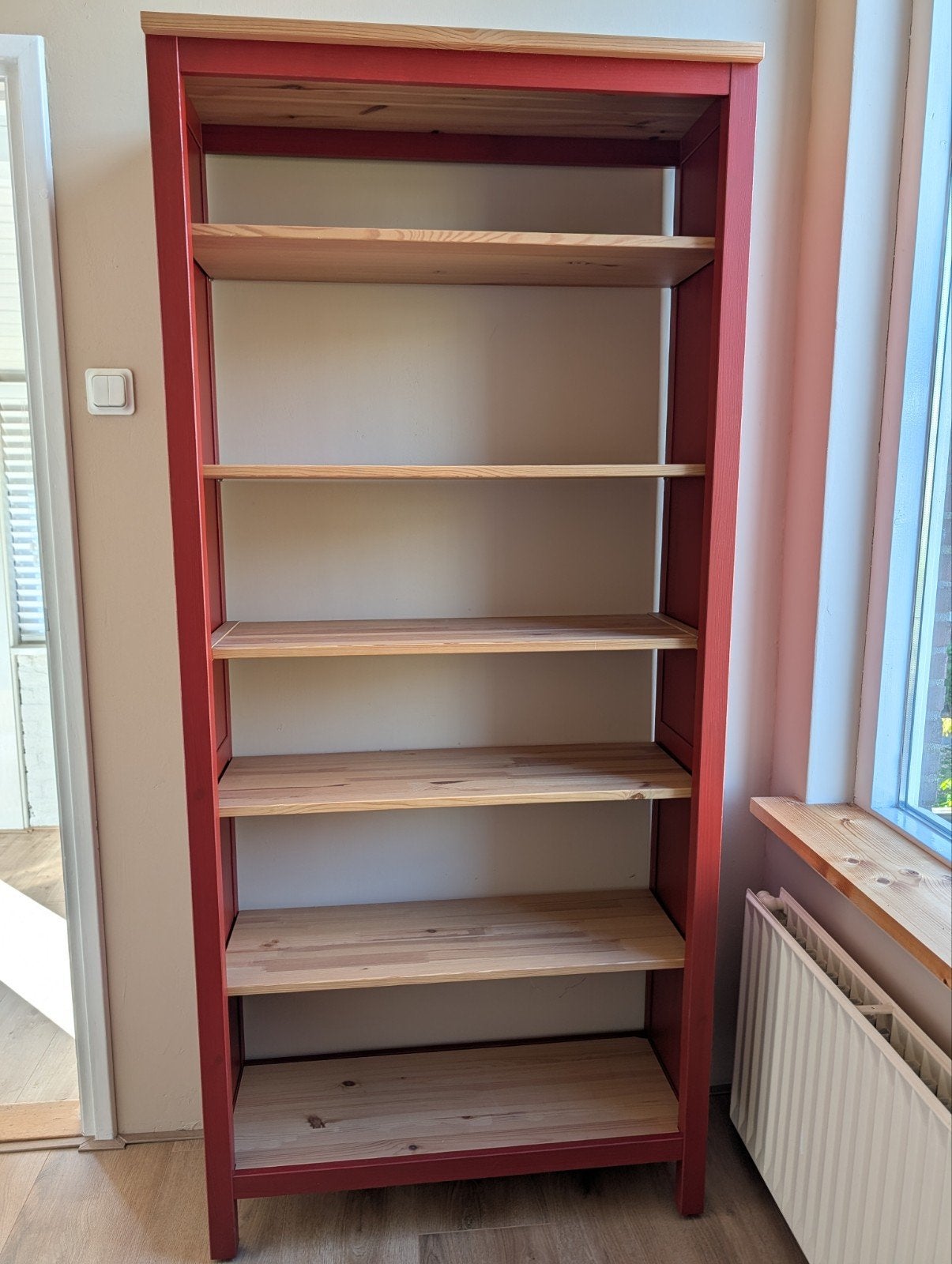 Ikea Hemnes Boekenkast Rood/Oranje - Houten Planken, Ophalen, Met plank(en), 50 tot 100 cm, Zo goed als nieuw