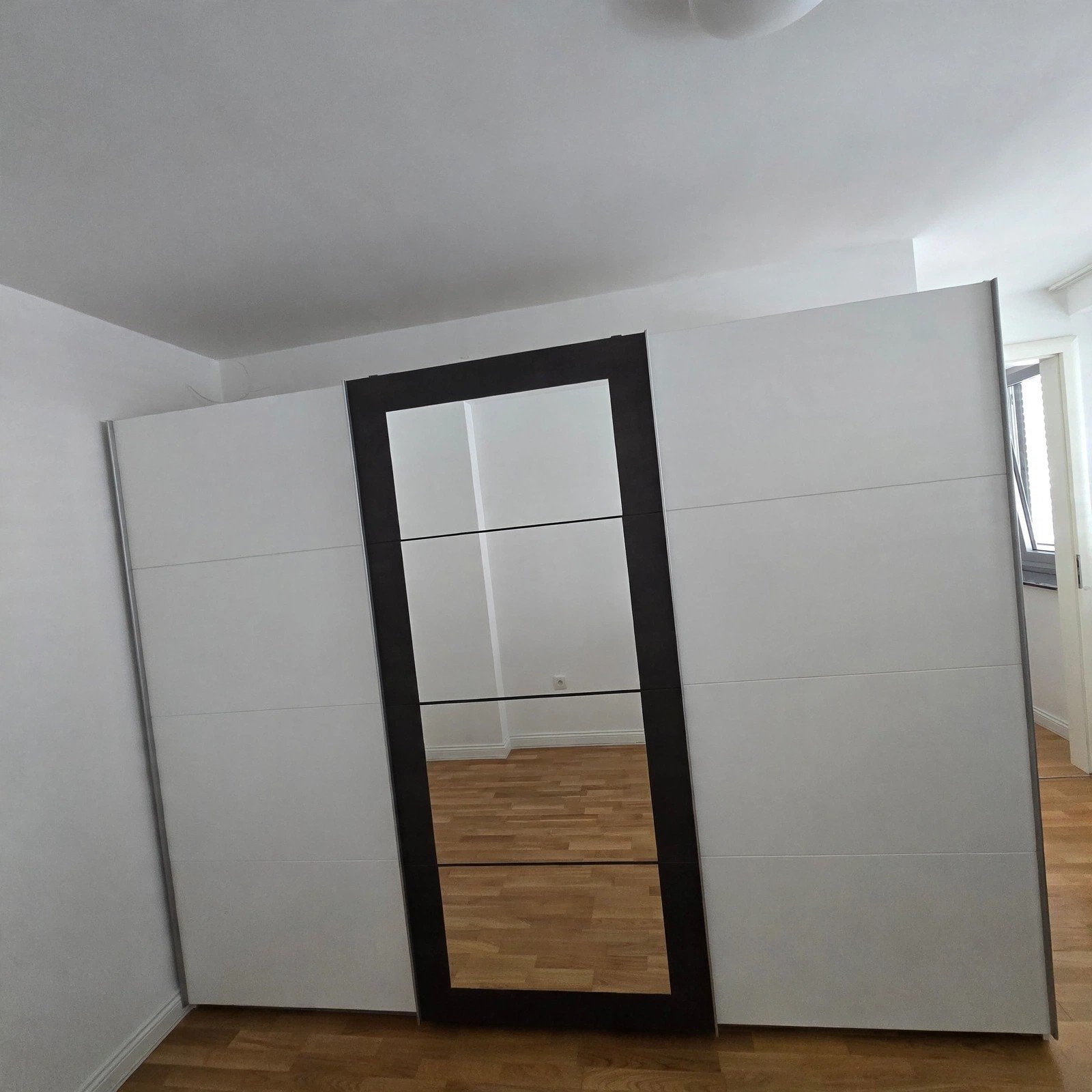 Kledingkast 3 schuifdeuren 270 cm, Ophalen, Zo goed als nieuw