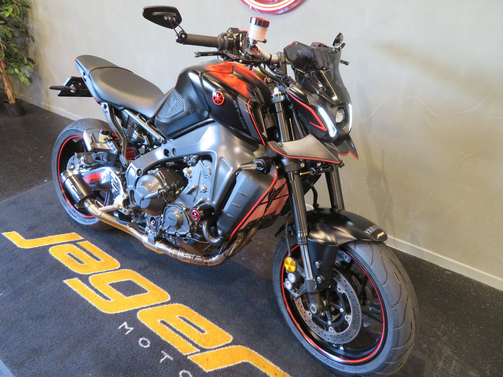 Yamaha MT 09 MT09 ABS SUPER FRAAI! SC-PRO (bj 2021), Motoren, Motoren | Yamaha, Bedrijf, Naked bike
