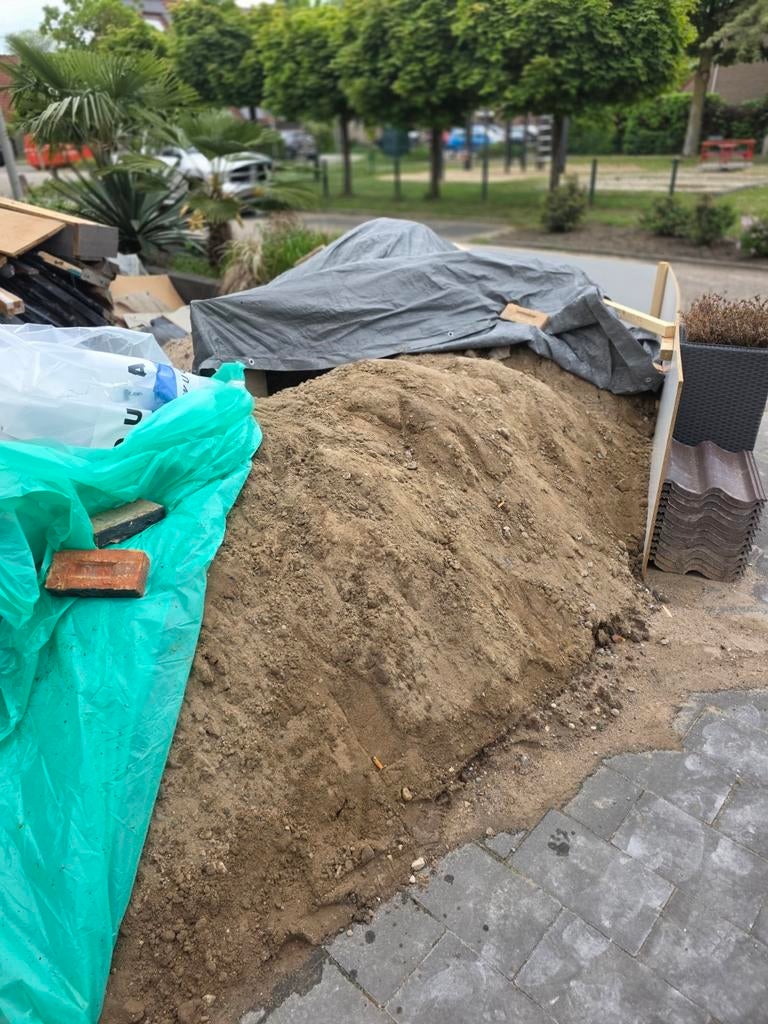 Grote berg ophoogzand / straatzand, Tuin en Terras, Zand, Ophalen of Verzenden, Gebruikt, Straatzand