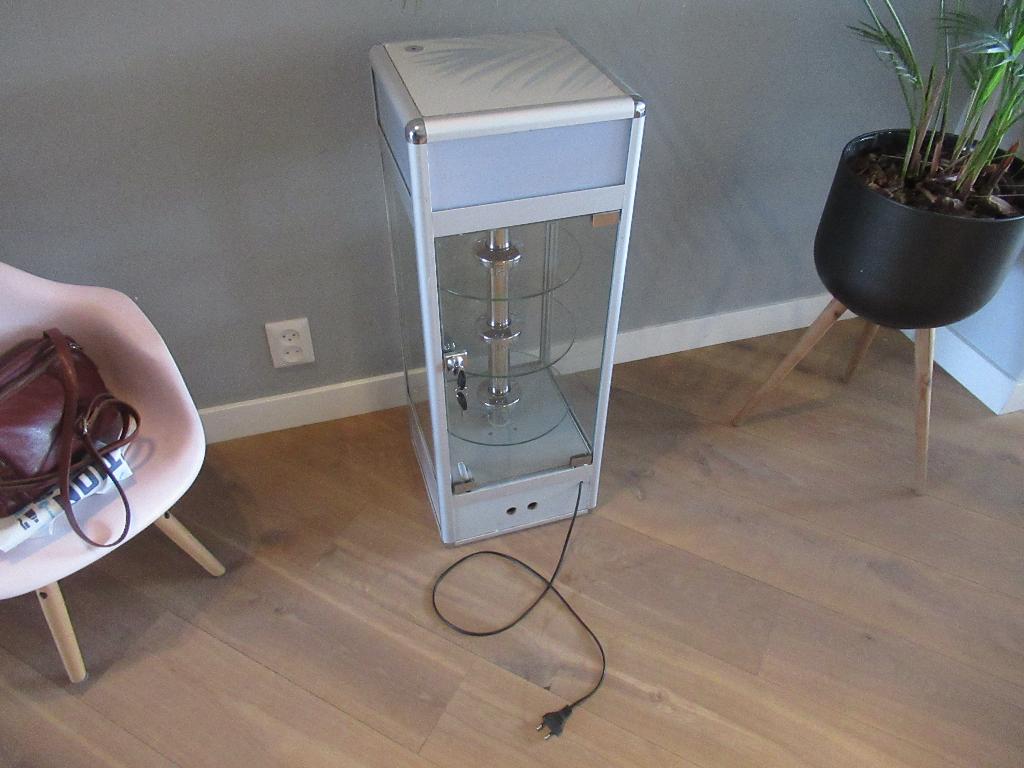 Glazen vitrinekast met licht en elektrische draai platform, 50 tot 100 cm, Minder dan 100 cm, 25 tot 50 cm, Vitrine kast