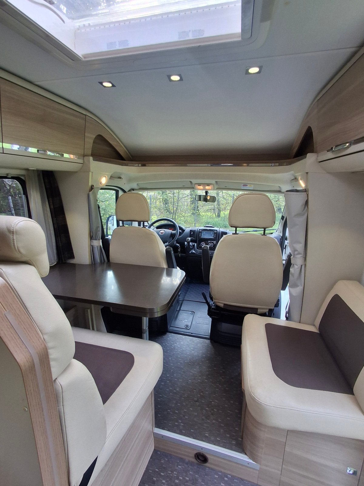 Foto 20 van " ADRIA CORAL S 670 SL -2013 - 65000 KM - APARTE BEDDEN'"