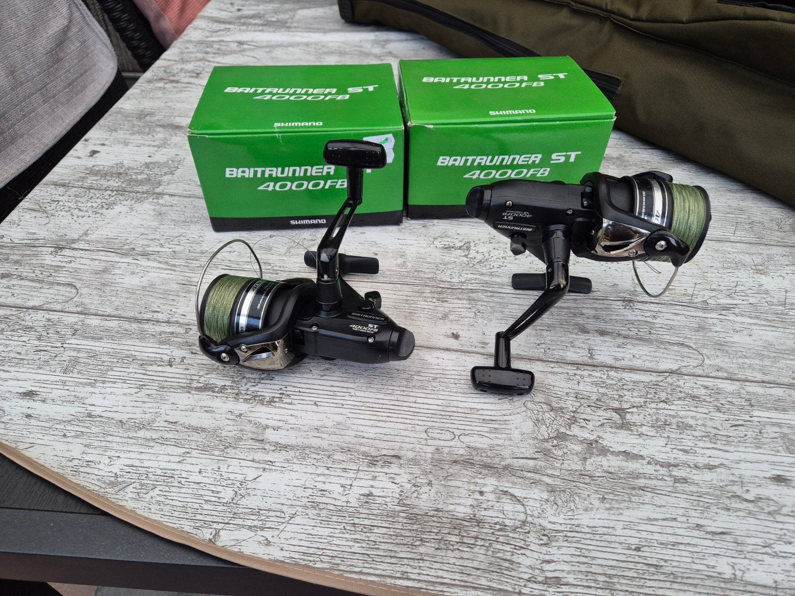 Twee Shimano Baitrunner ST 4000FB Vismolens, Watersport en Boten, Hengelsport | Algemeen, Ophalen of Verzenden, Zo goed als nieuw