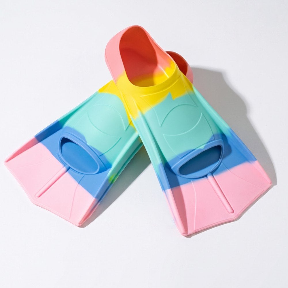 Zwemvliezen maat 38/39 regenboog, Watersport en Boten, Ophalen of Verzenden, Nieuw, Zwem- of Duikvliezen