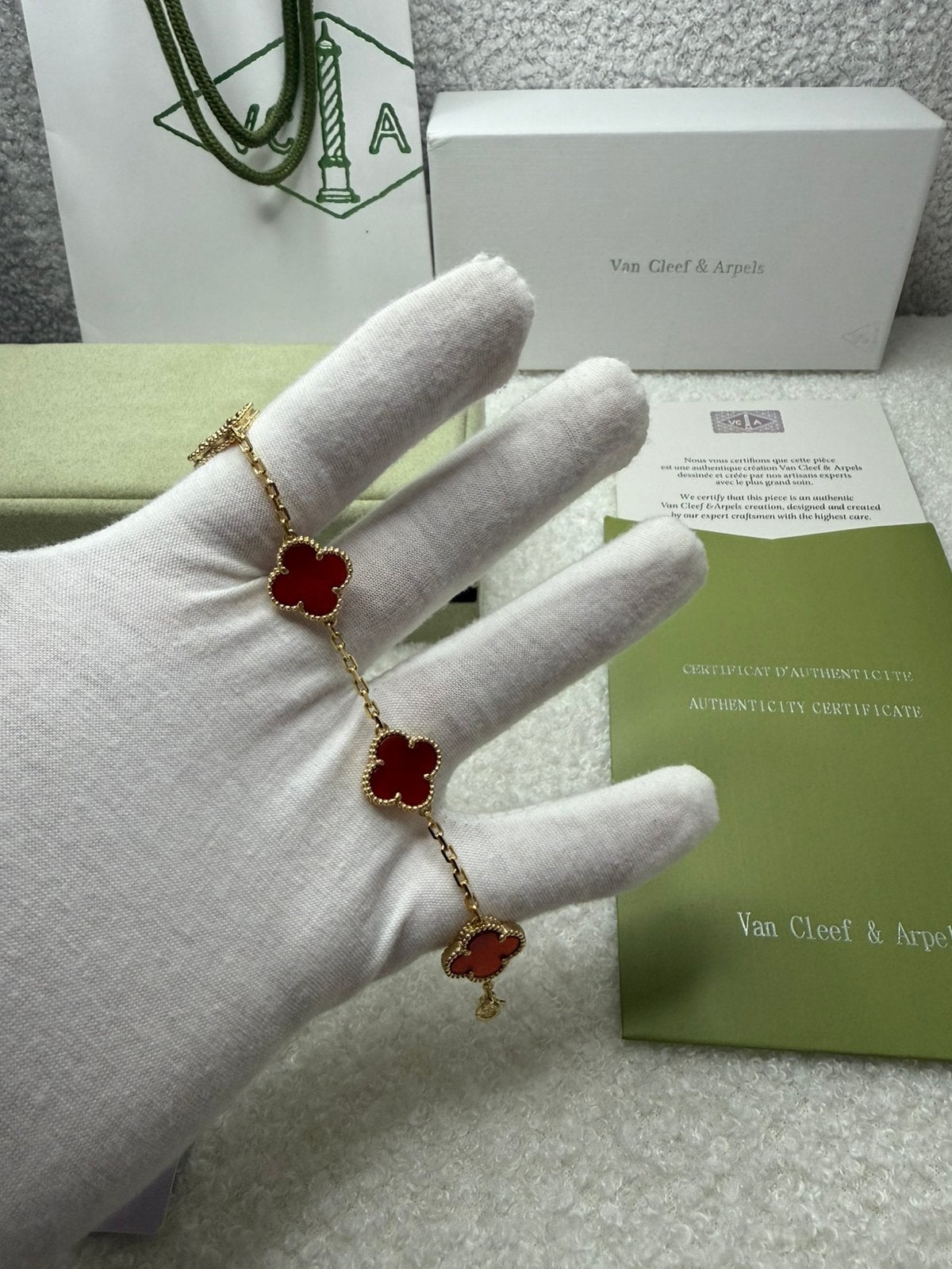 Van Cleef & Arpels Carnelian Armband, Ophalen of Verzenden, Zo goed als nieuw, Goud