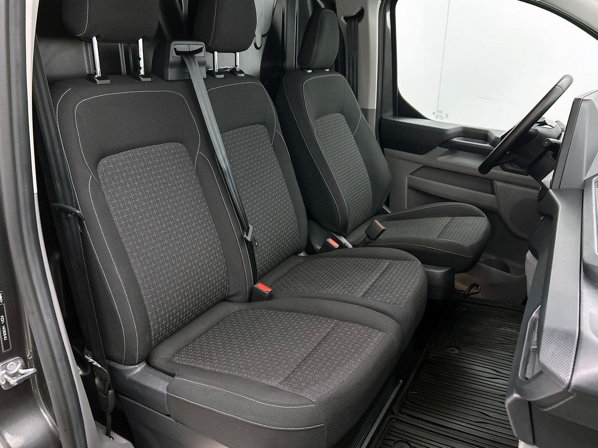 Ford Transit Custom 300 2.0 TDCI L2H1 Trend Nieuw Model Auto, Gebruikt, 4 cilinders, 2800 kg, Origineel Nederlands