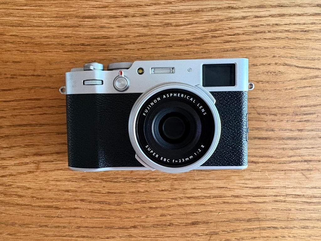 Fujifilm X100V als nieuw *1300 shots, Compact, Ophalen of Verzenden, Zo goed als nieuw, Fuji