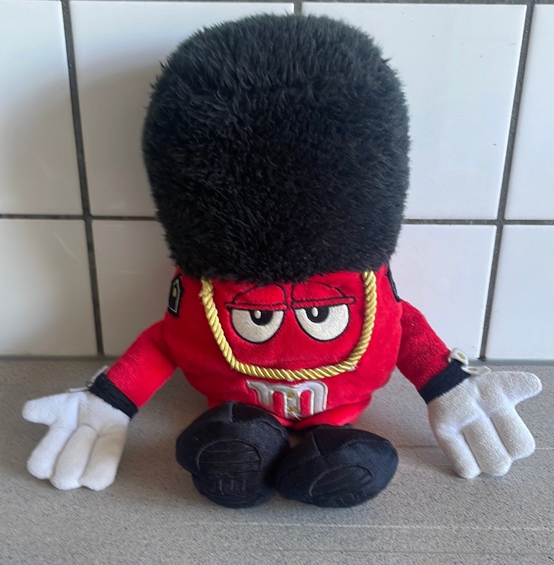 Superleuke M&M’s knuffel pop Guard Buckingham Palace Londen, Ophalen of Verzenden, Zo goed als nieuw