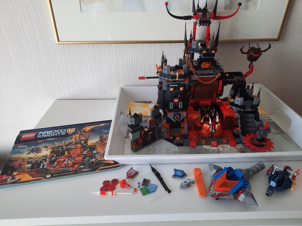 Lego 70323 Nexo-Knights kasteel, Kinderen en Baby's, Speelgoed | Duplo en Lego, Ophalen, Zo goed als nieuw
