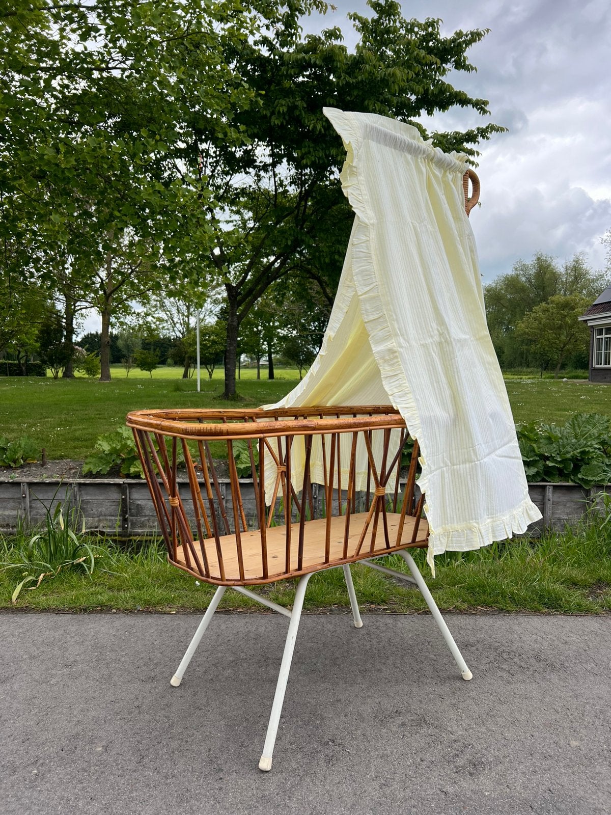 Vintage rotan wiegje, Ophalen, Zo goed als nieuw, Wieg
