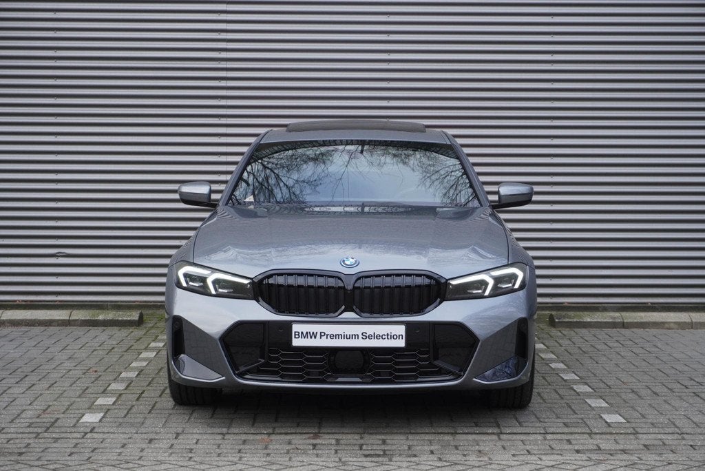 BMW 3 Serie 330e Sedan M Sportpakket Pro | Comfort Pack | El, Automaat, 1998 cc, 4 cilinders, 38 km/l