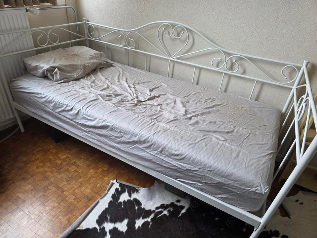 1 persoon bed , met goeie matras  . Moet weg, Ophalen, Gebruikt, Eenpersoons, 90 cm