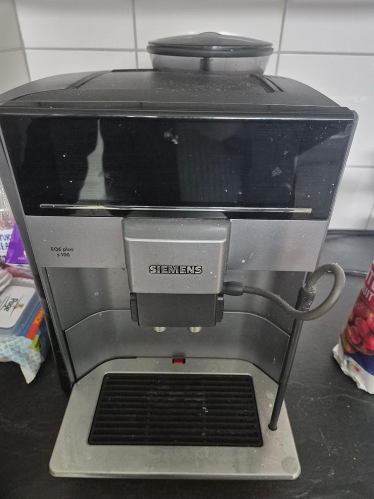Siemens eq6 plus tekoop, Witgoed en Apparatuur, Koffiezetapparaten, 10 kopjes of meer, Ophalen, Koffiemachine