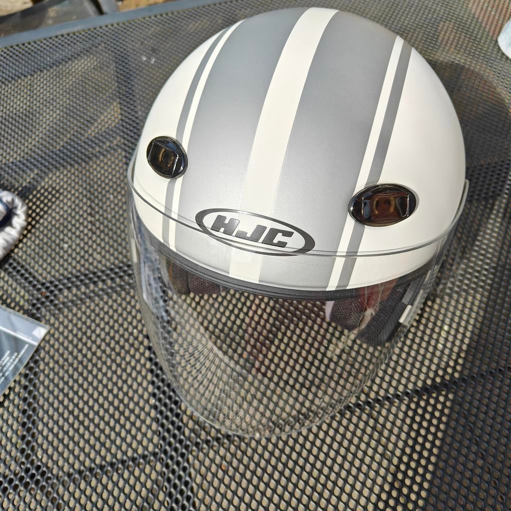 HJC brommerhelm wit met grijze strepen 1 keer gebruikt,maat, Fietsen en Brommers, Brommerhelmen, Ophalen of Verzenden, Extra small of kleiner
