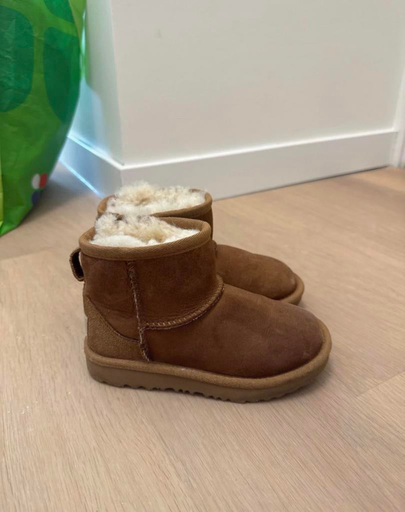 Ugg meisjes, Ophalen of Verzenden, Zo goed als nieuw, Meisje, Laarsjes