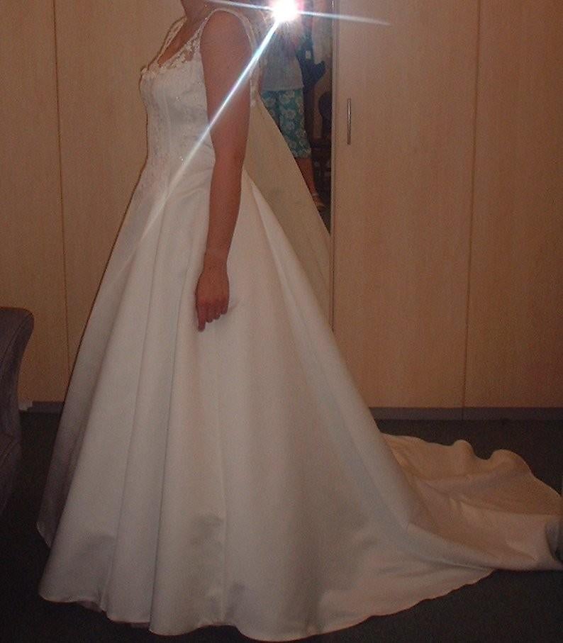 Elegante trouwjurk met kanten details, Ophalen, Trouwjurk, Wit, Onbekend