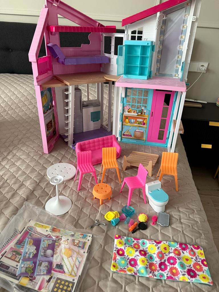 Barbie Droomhuis met meubels en accessoires, Kinderen en Baby's, Speelgoed | Poppenhuizen, Ophalen, Zo goed als nieuw